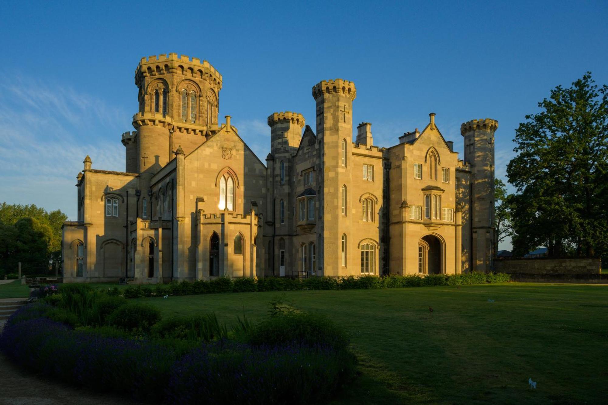 Studley Castle Hotel Bagian luar foto