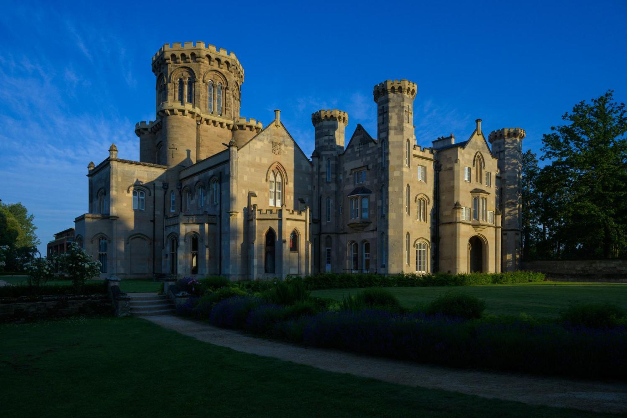 Studley Castle Hotel Bagian luar foto