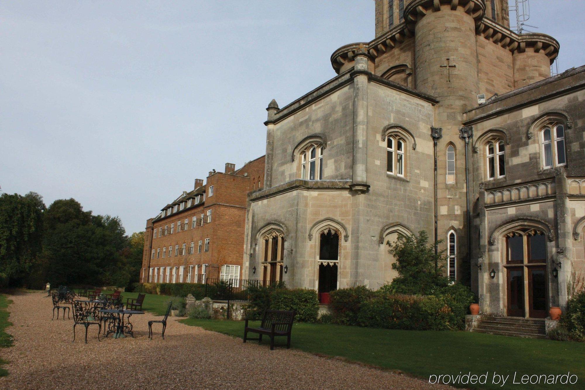 Studley Castle Hotel Bagian luar foto