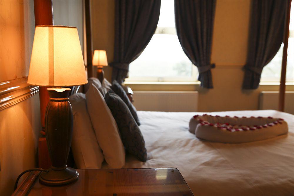 Studley Castle Hotel Bagian luar foto